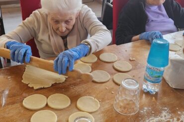 ATTIVITÀ MANI IN PASTA